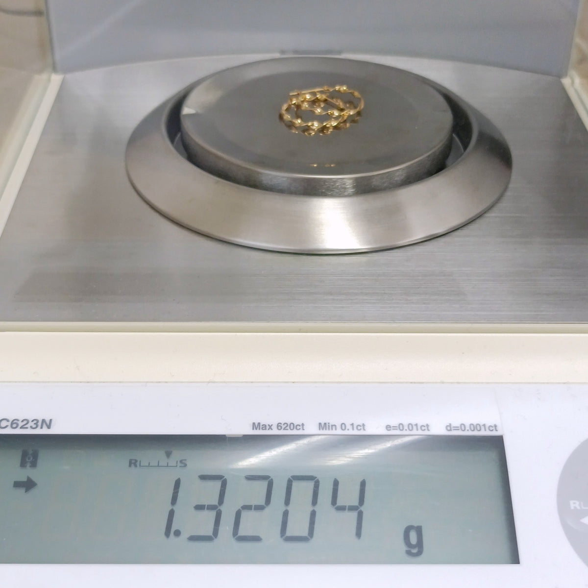 18金 K18 ツイストピアス 1.32g Z1950