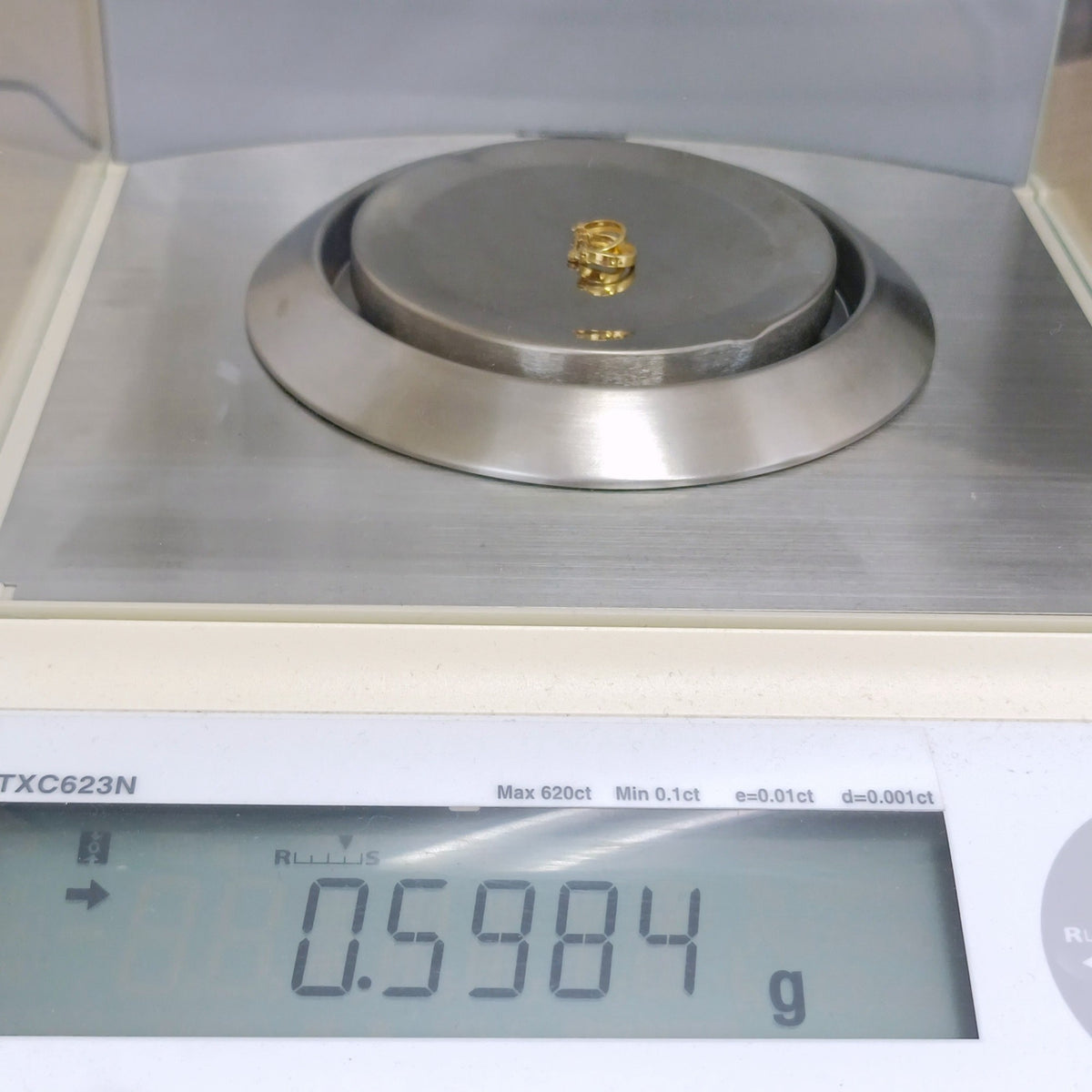 18金 K18 小振り シンプル ピアス 0.59g Z3004