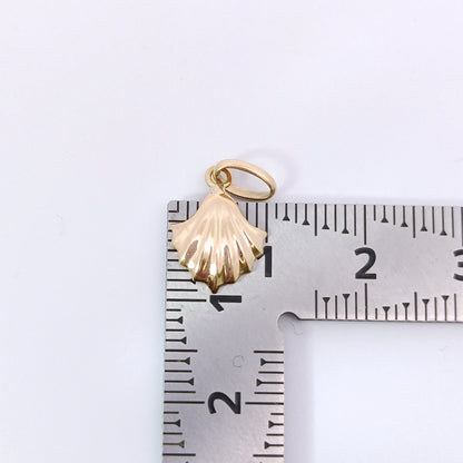 18金 K18 男女兼用 シェルデザインネックレストップ 0.54ｇ Z2566