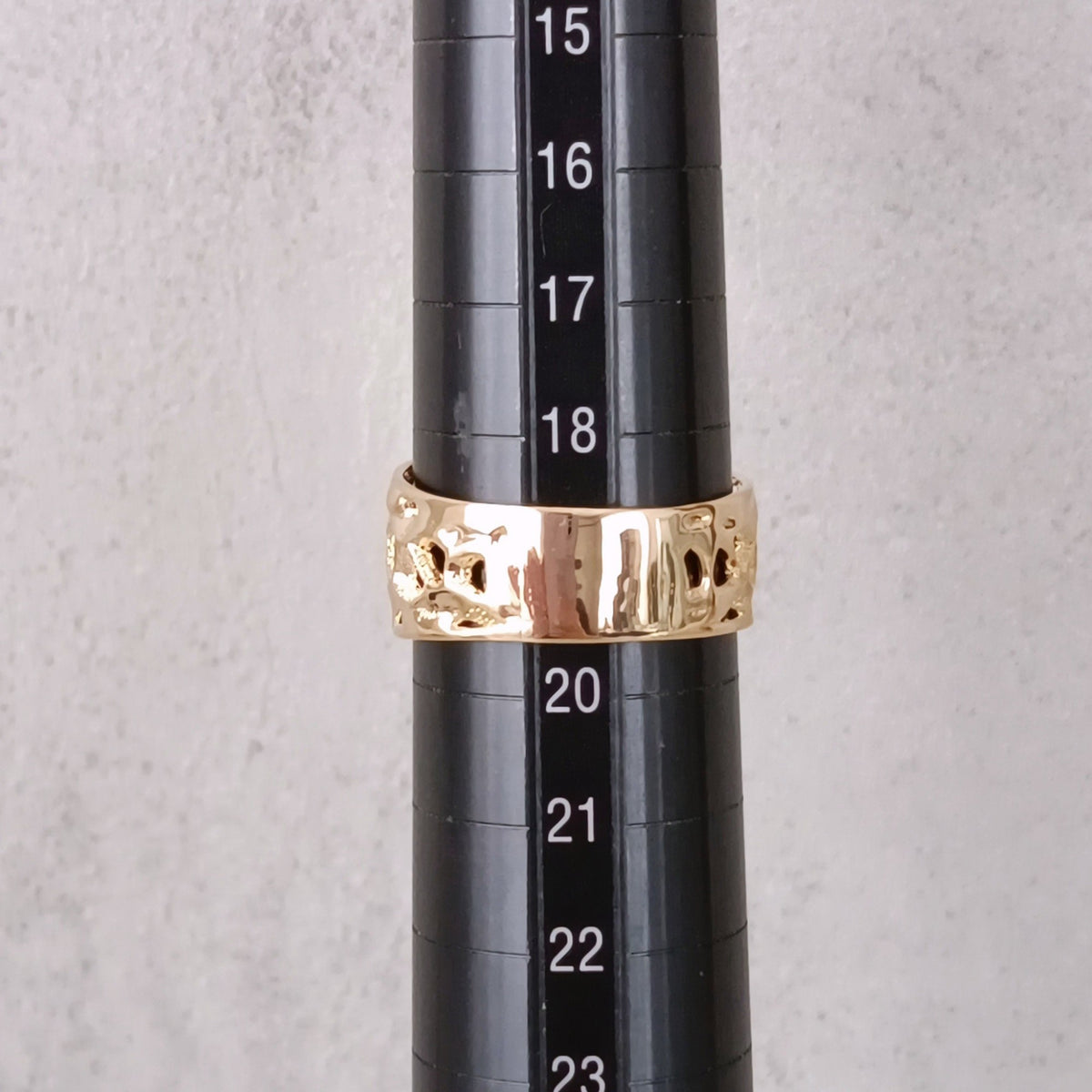 18金 K18 男女兼用 幅広 デザインリング 5.18ｇ 19号 Z2399