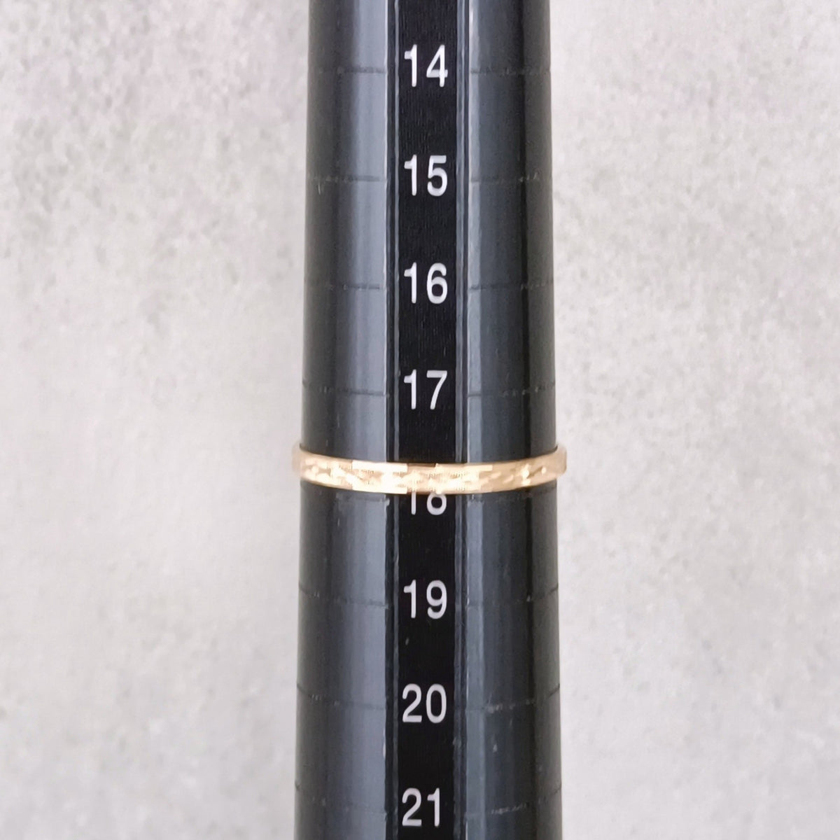 18金 K18 男女兼用 彫金リング 0.95ｇ 18号 Z2369
