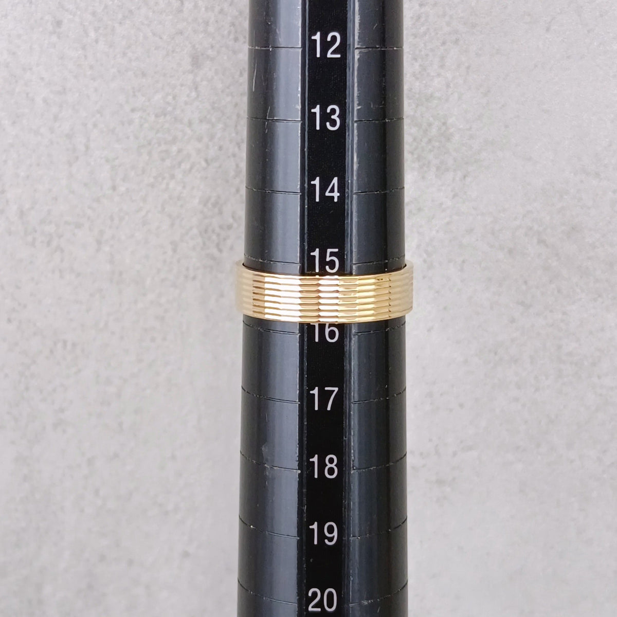 18金 K18 男女兼用 平打ち カットリング 3.71ｇ 15～16号 Z2366