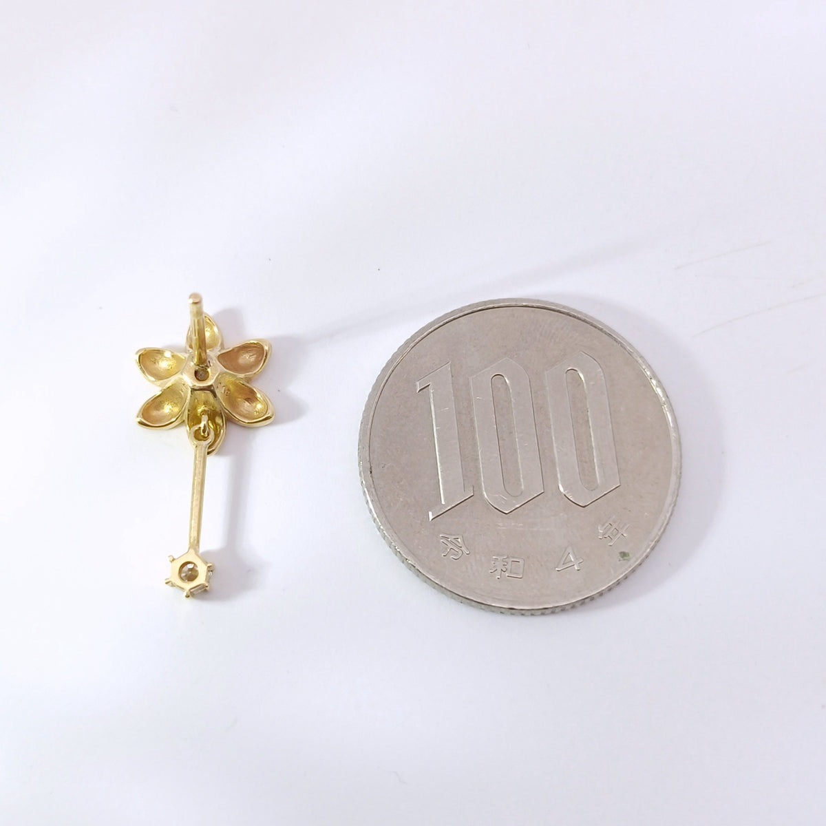 18金 K18 ダイヤ0.12×2 デザインピアス 3.37ｇ Z3018