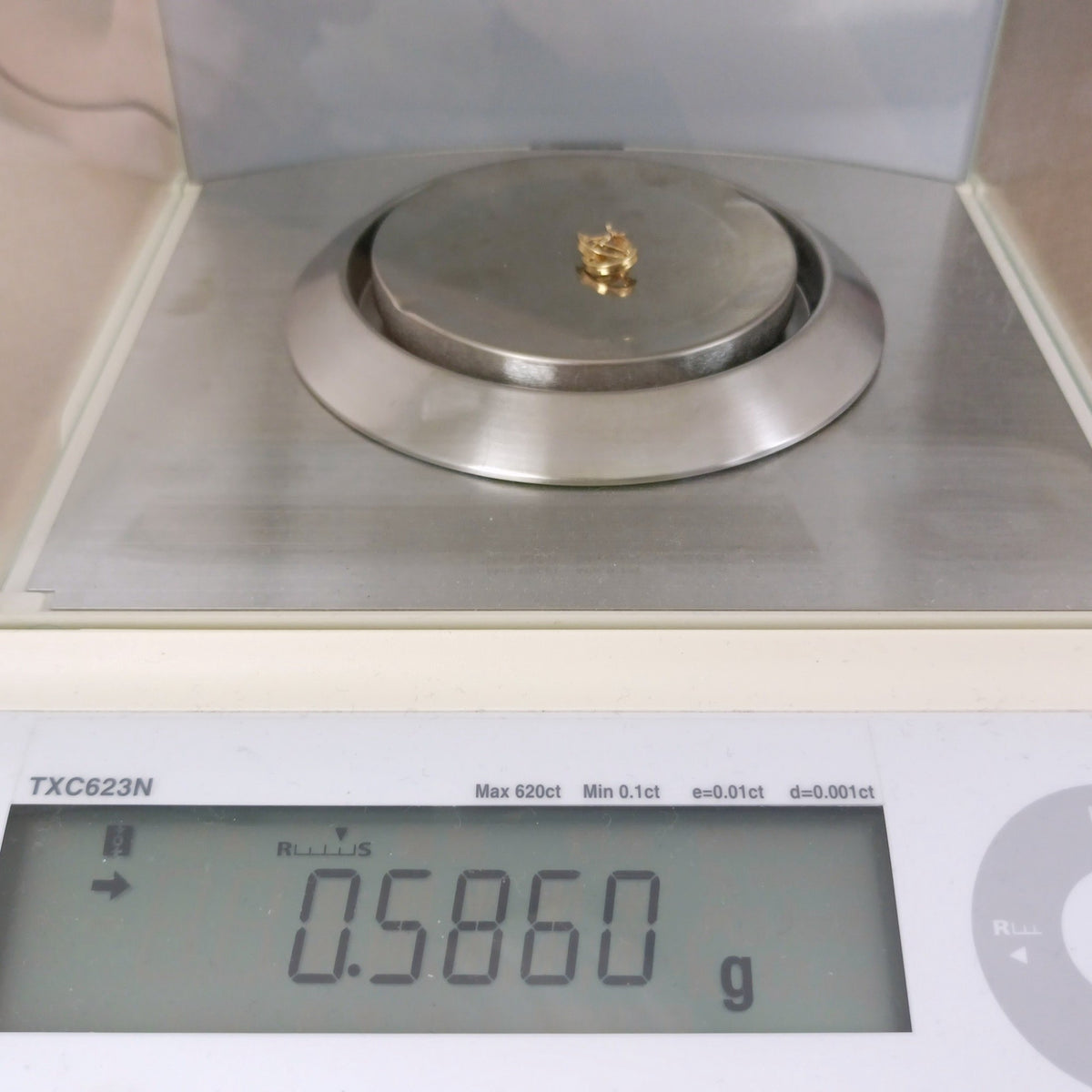 18金 K18 小振り デザインピアス 0.58ｇ Z2043