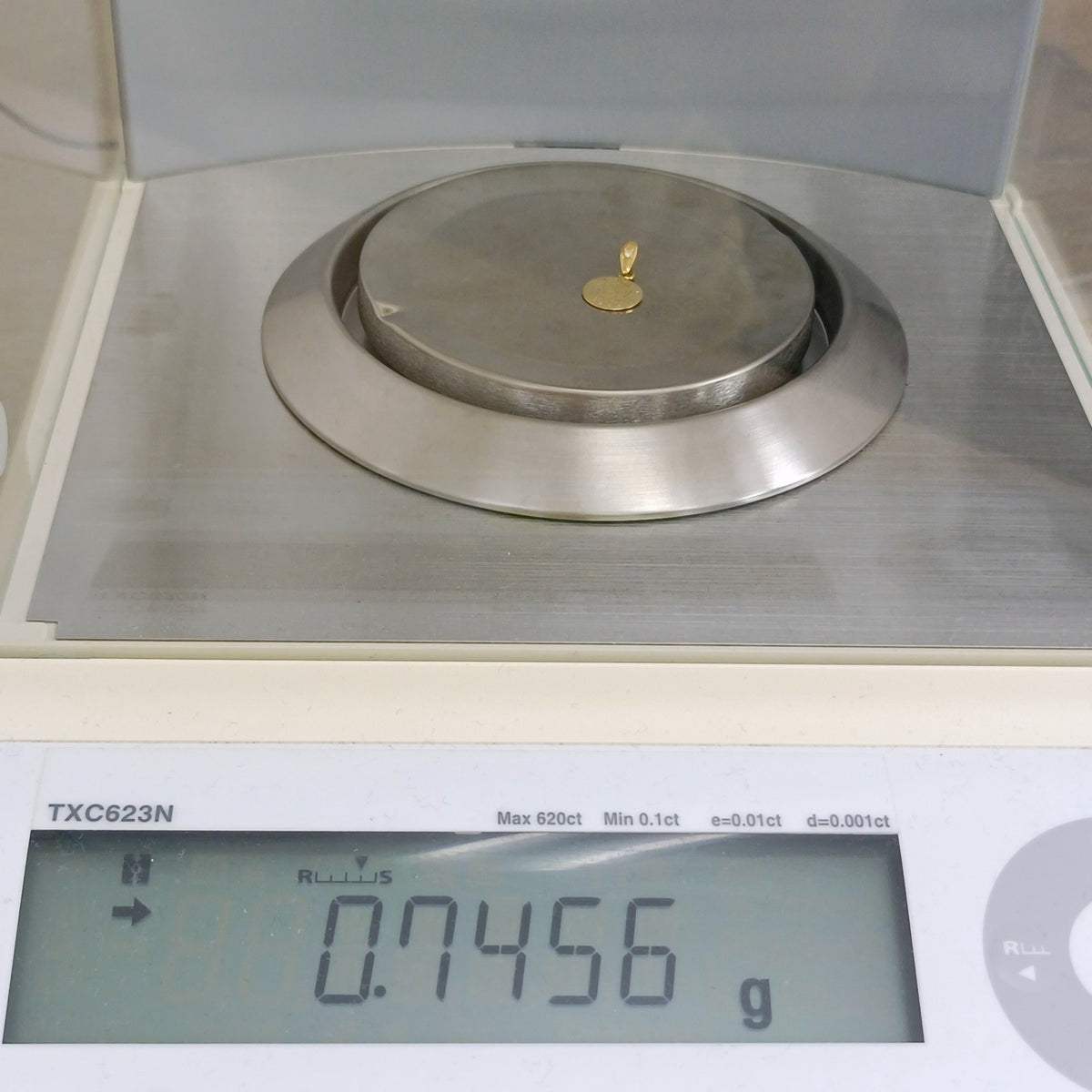 18金 K18 男女兼用  エリザベス リバティ コインモチーフ ネックレストップ 0.74ｇ Z2156