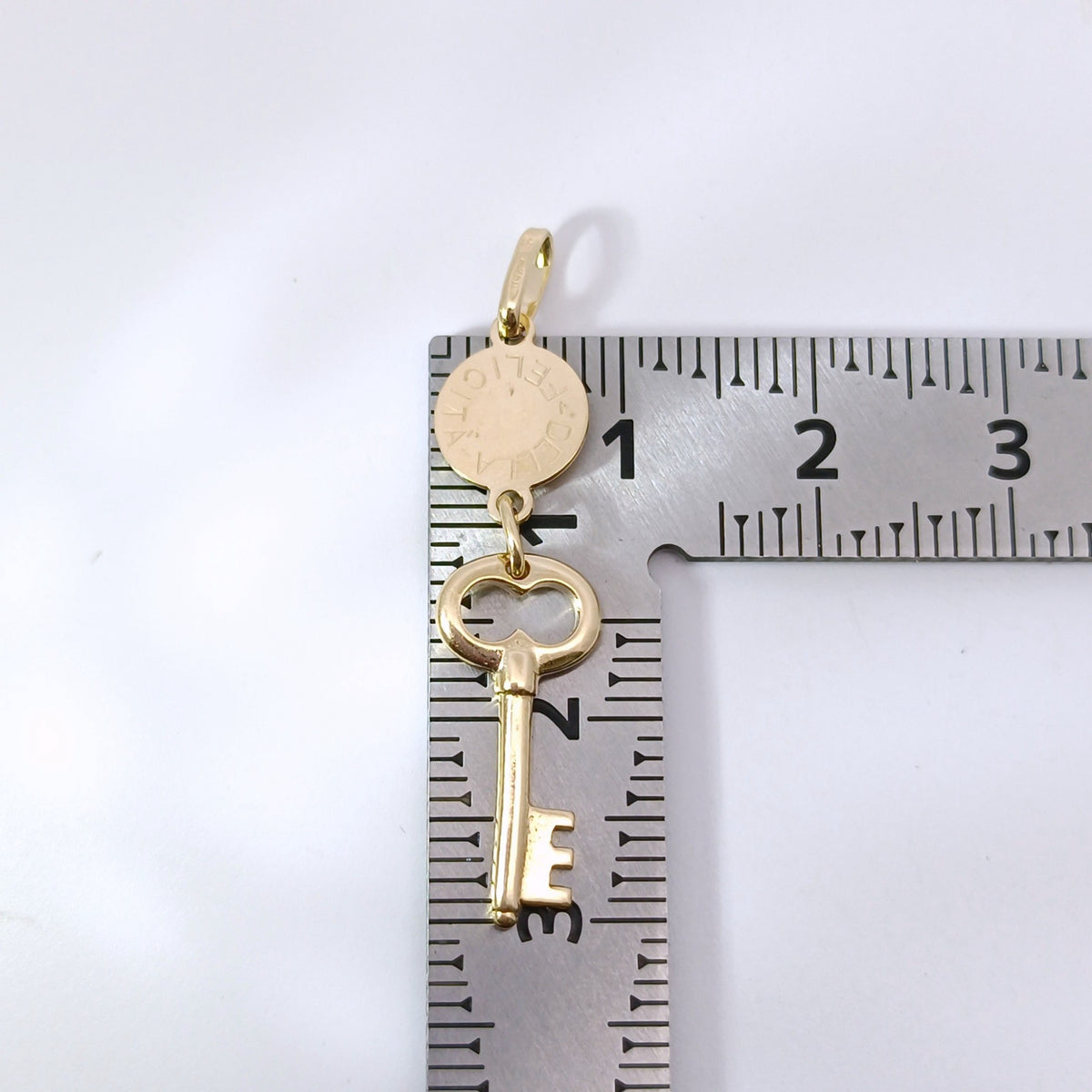 18金 K18 男女兼用 ウノアエレ 鍵 デザインネックレストップ 1.6ｇ Z3027