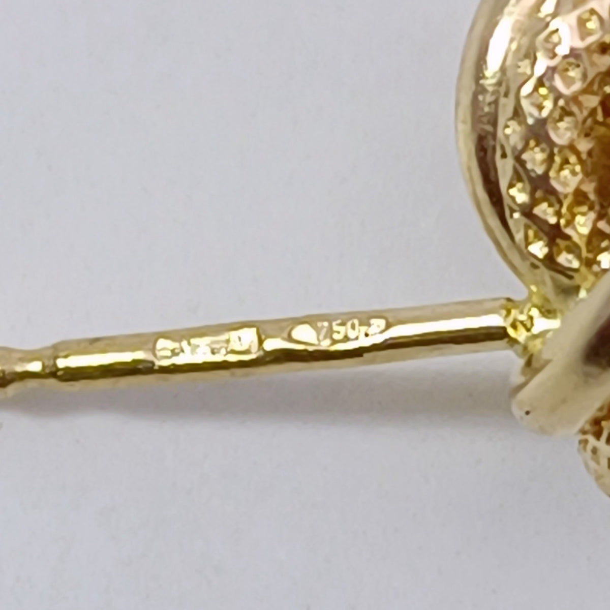 18金 K18 デザイン中空ピアス 2.56ｇ Z2161