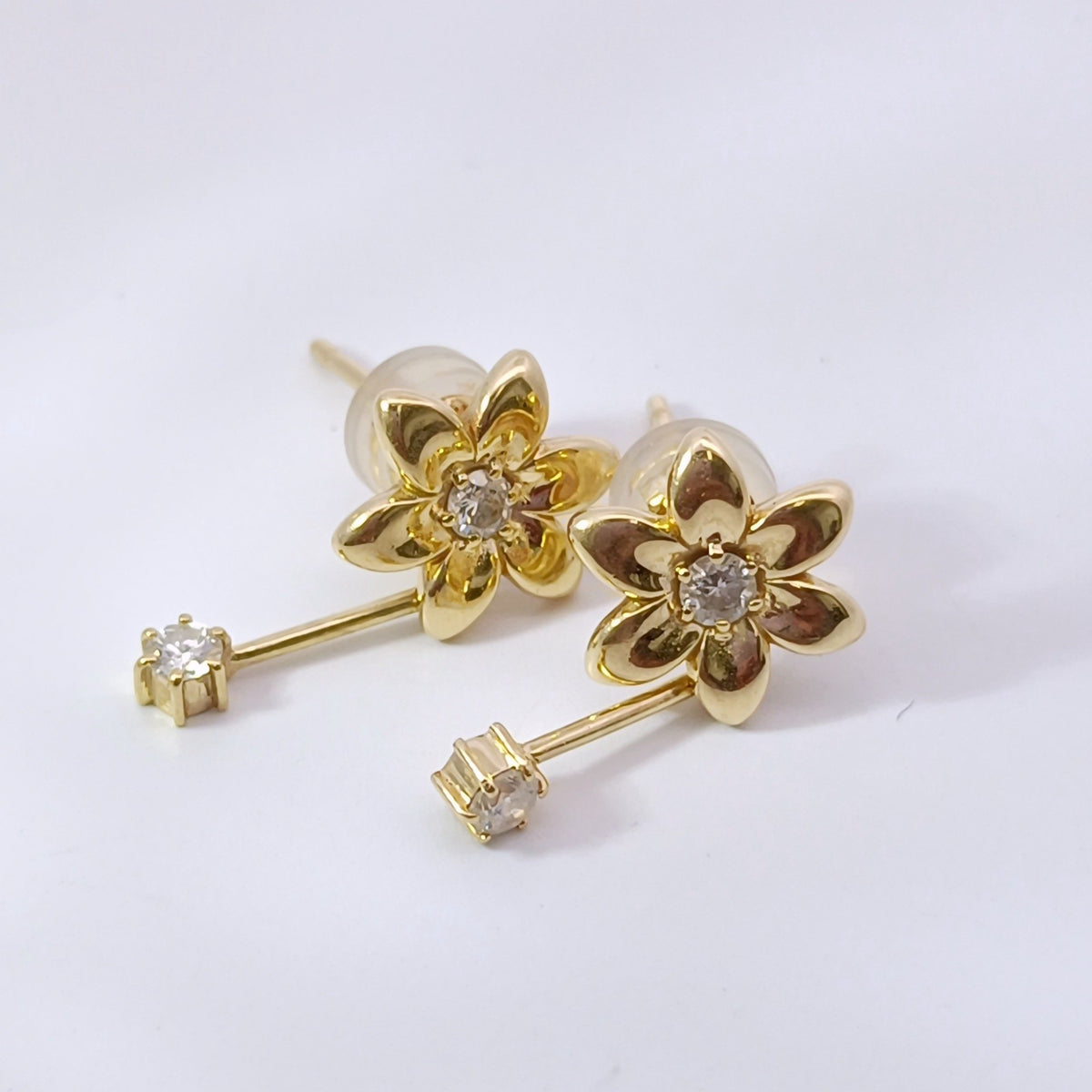 18金 K18 ダイヤ0.12×2 デザインピアス 3.37ｇ Z3018