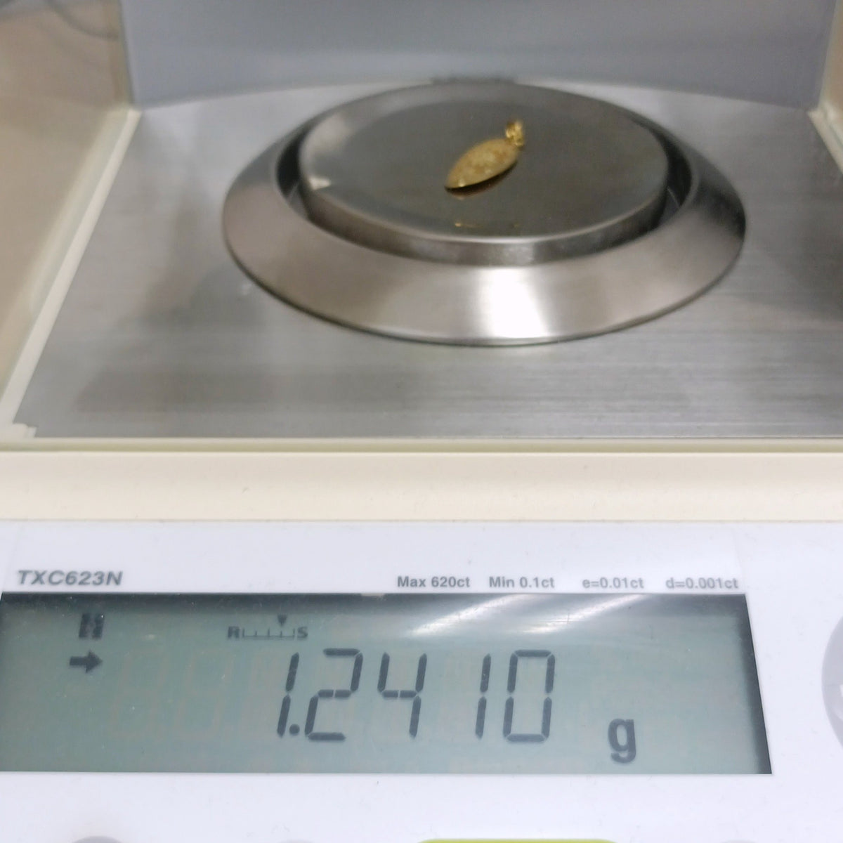 18金 K18 男女兼用 イタリー 透かしネックレストップ 1.24ｇ Z2329