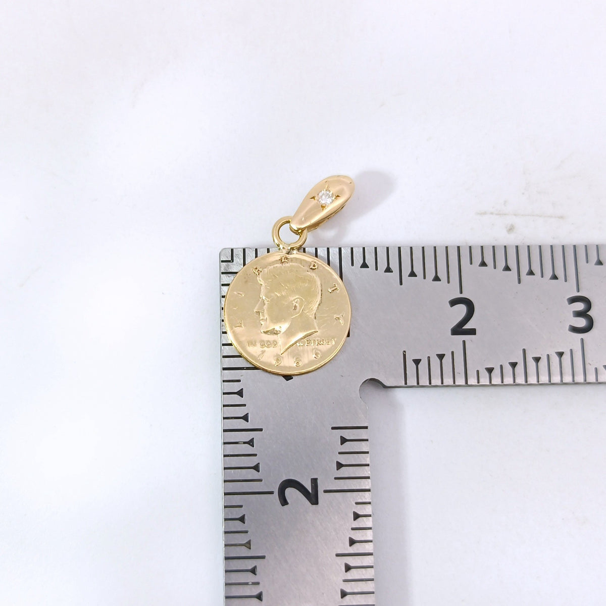 18金 K18 男女兼用  エリザベス リバティ コインモチーフ ネックレストップ 0.74ｇ Z2156