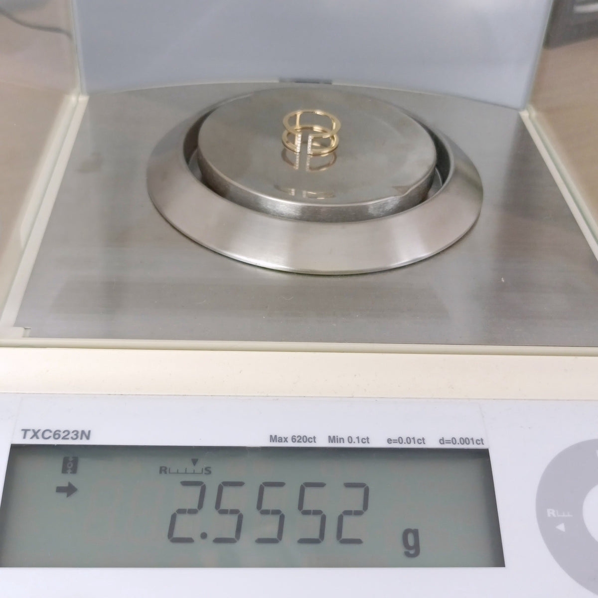 18金 K18 男女兼用 ダイヤ付き 中空リング 2.55ｇ 10号 Z2960